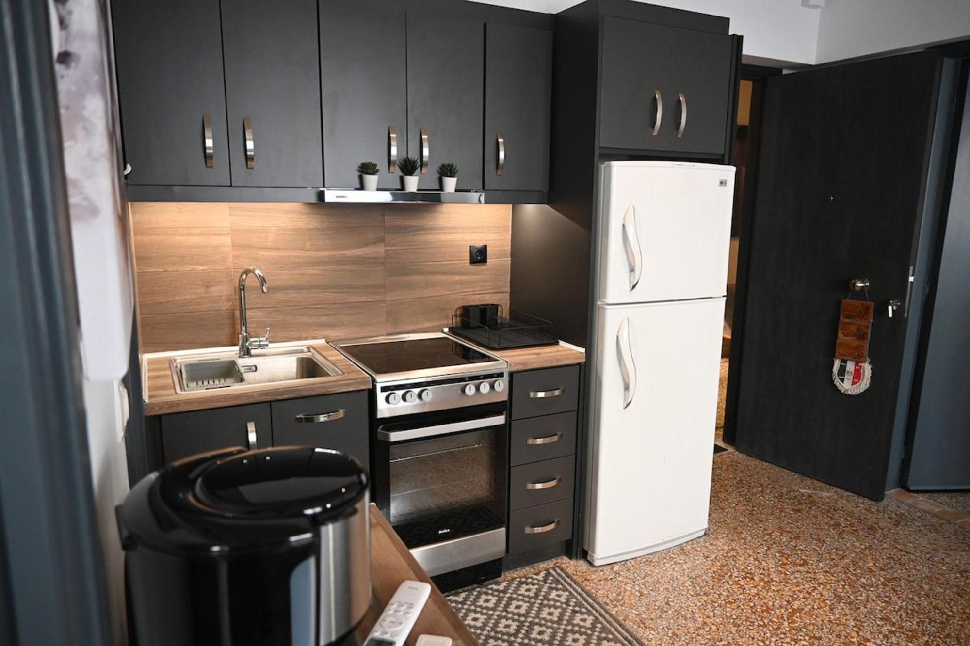 Haris 303 Apartment By Vpn Accomodation Atene Esterno foto